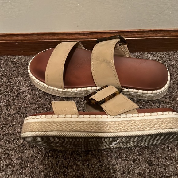 Size 8 Mia Platform sandals. Lightly worn - Picture 3 of 4